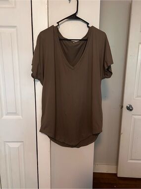 Prula Vivian Tee